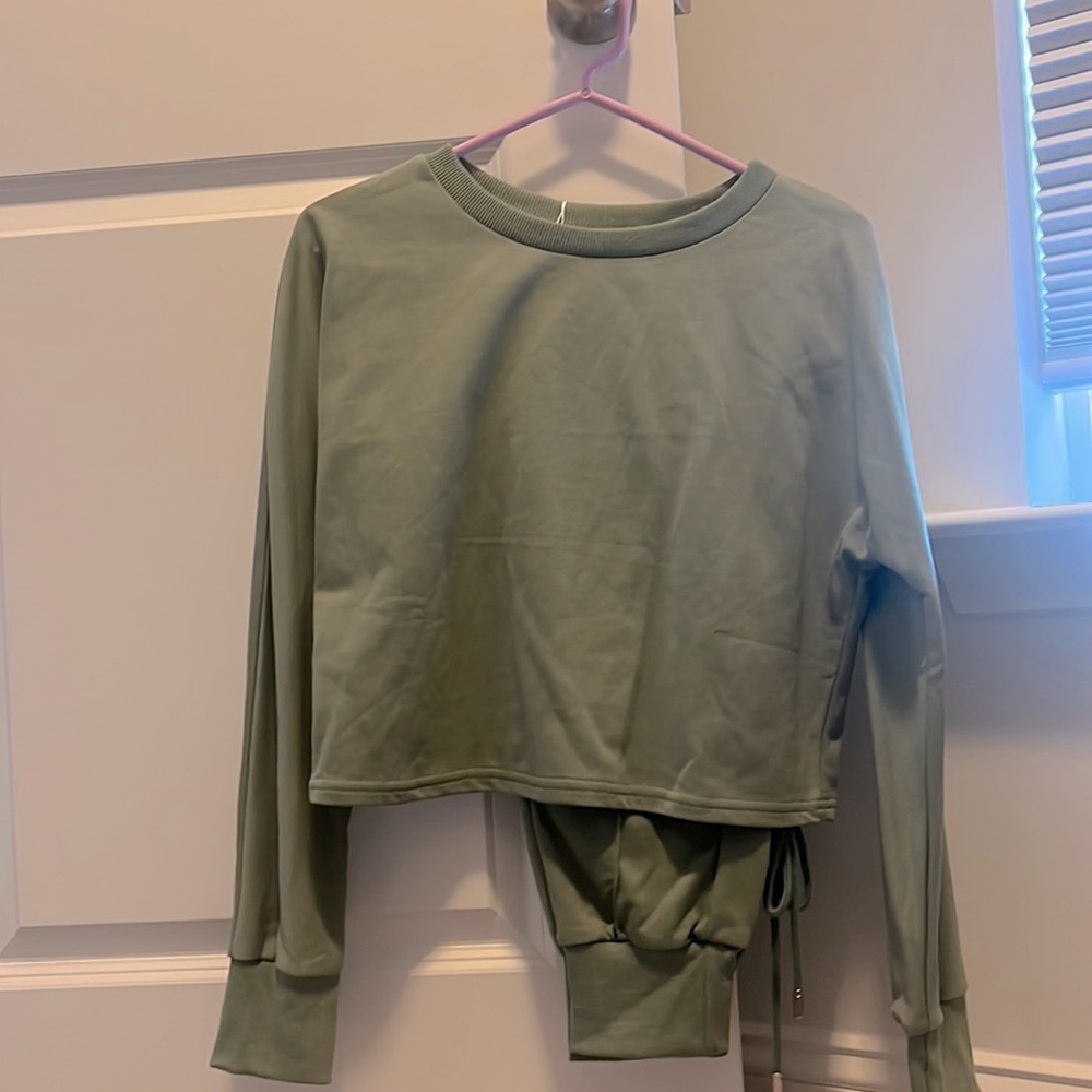 Sweatshirt and sweatpants set